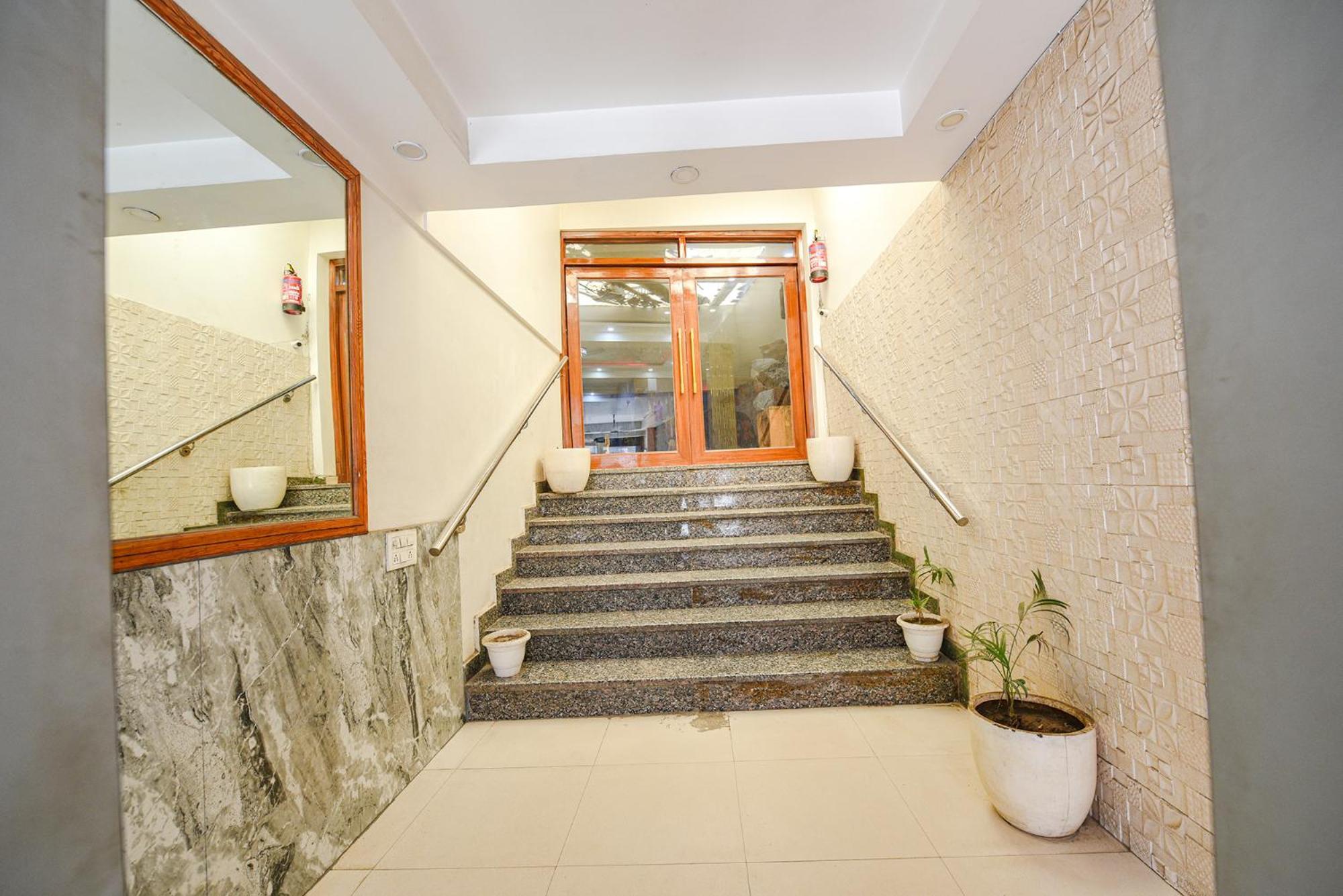 Fabhotel Aman Inn Near Igi Airport New Delhi Exterior photo