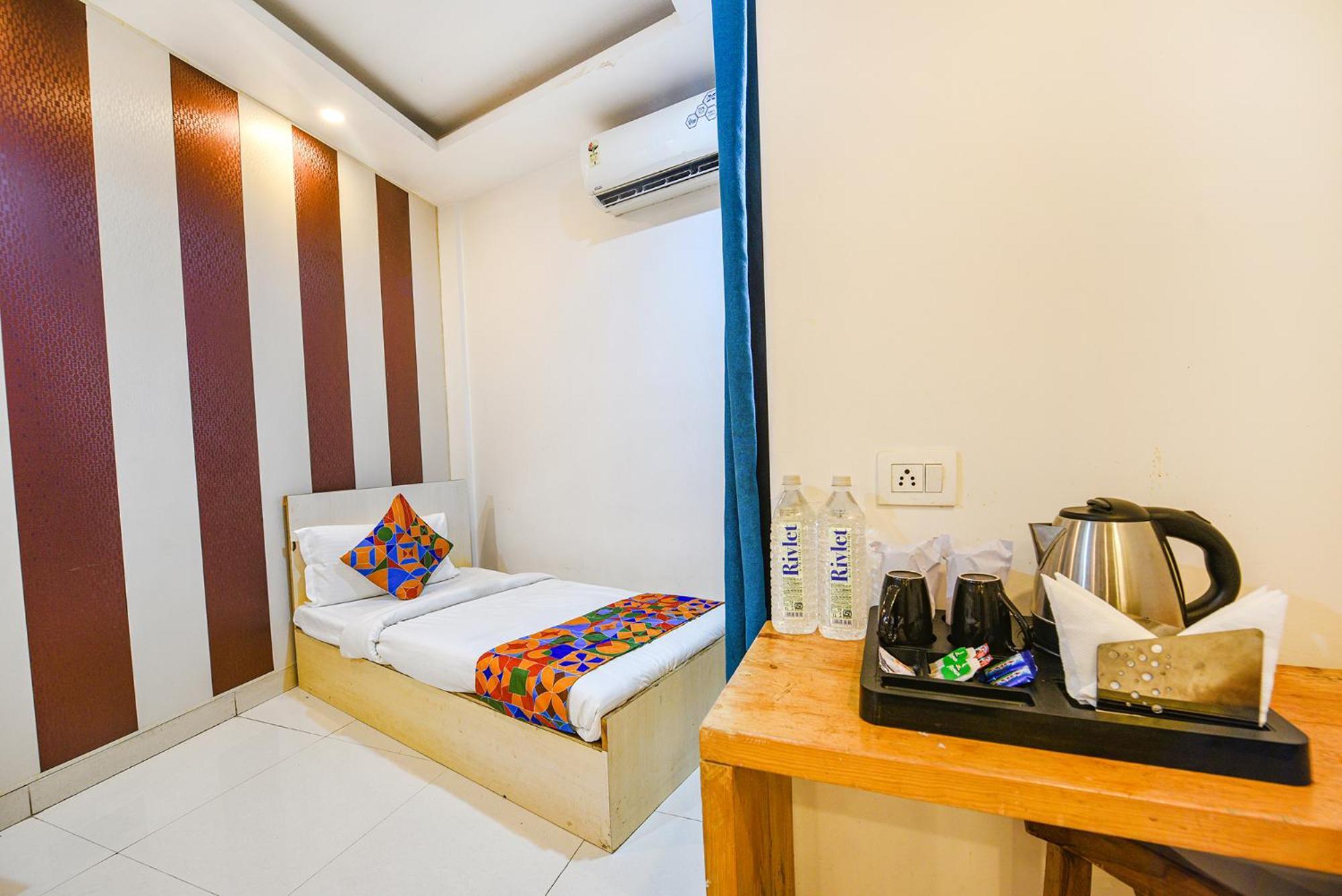 Fabhotel Aman Inn Near Igi Airport New Delhi Exterior photo